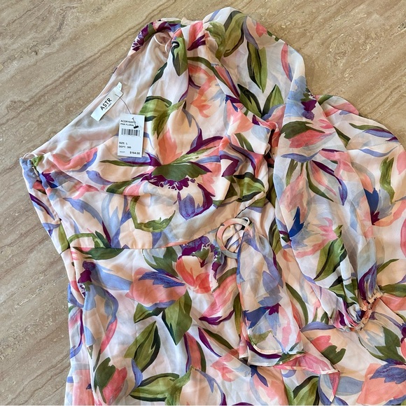 NEW ASTR Sandersonia Floral Dress - Picture 7 of 7